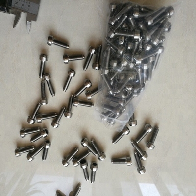 Fácil de instalar e durável M7 * 24mm Titânio parafusos de borda dividida para BBS DIN padrão acabamento natural
